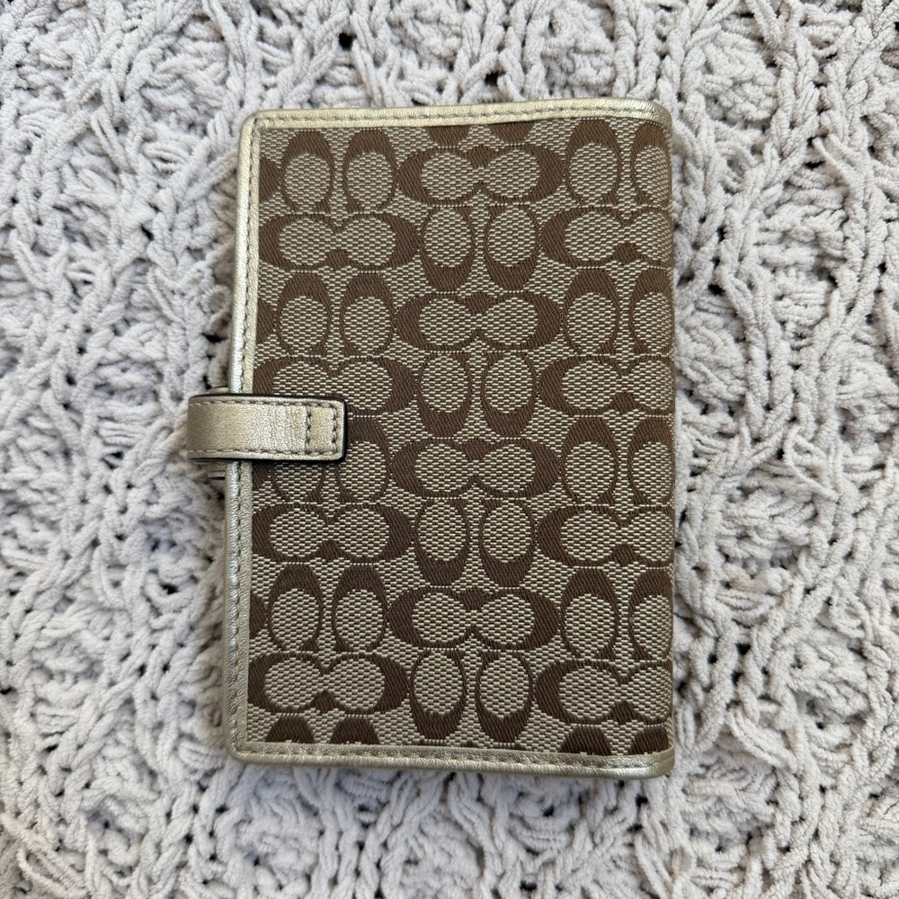 Coach Brown Signature mini Canvas passport /agenda cover with Metallic Gold Trim - Picture 2 of 8